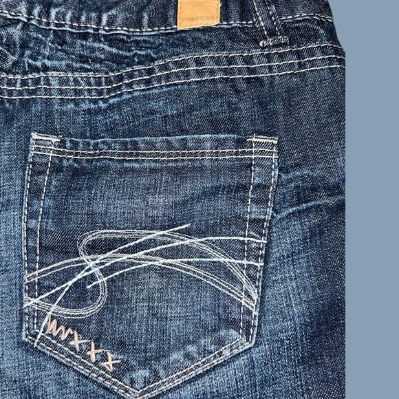 Maurices Mid Rise Distressed Denim Shorts Size 7/8 Waist 28 #142 - Picture 5 of 5